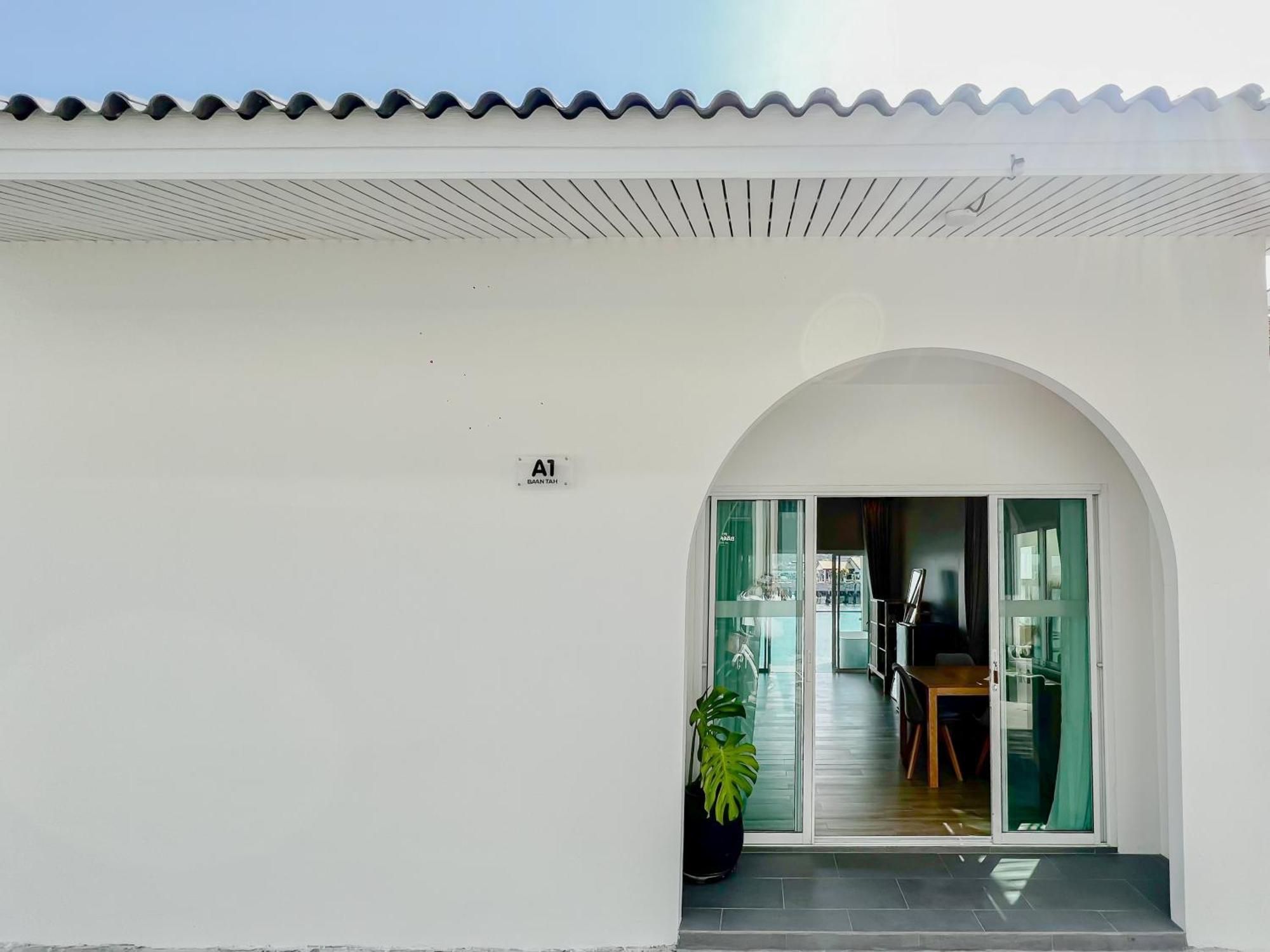 Baan Tah On The Sea Hotel Bang Sare Exterior photo